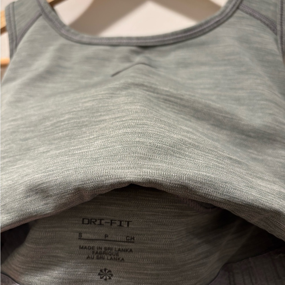 Nike Women's Gray Sports Bra NWOT - Picture 5 of 5